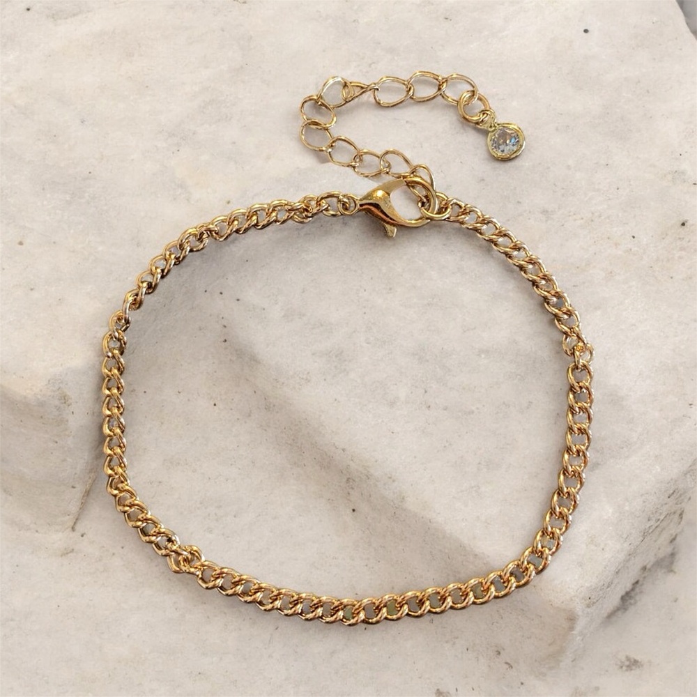 Women’s gold alloy 6.5 inch bracelet with 2 inch extender - Picture 2 of 6
